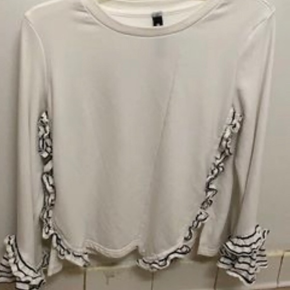 Lord & Taylor Design Lab Oversized ruffled Sweater - Picture 7 of 7